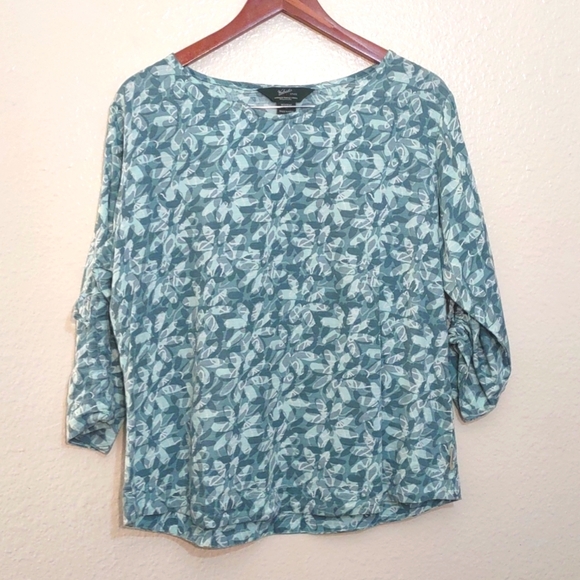 PRE OWNED WOOLRICH SHIRT SIZE M GREEN AND WHITE FLORAL PRINT - Picture 1 of 8